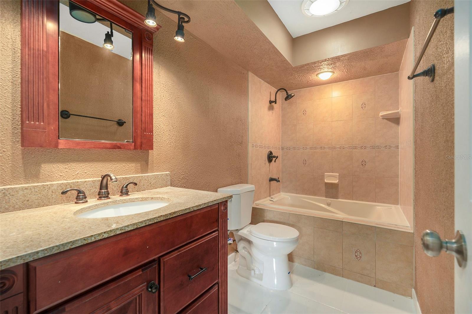 BUCKHORN GOLF CLUB ESTATES PHA - Residential Lease