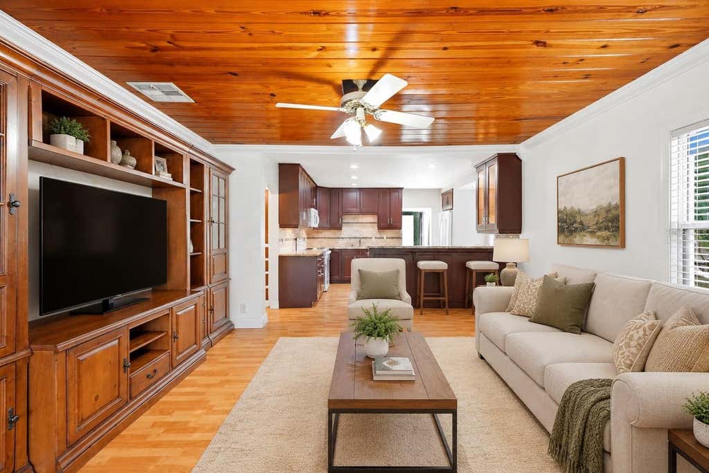 Photo of 3620 Burlington Avenue N, St Petersburg, FL 33713 (MLS # TB8538690)