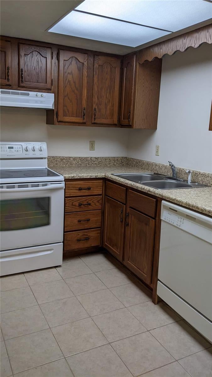 1515 NW 29TH ROAD E1 - Photo 2