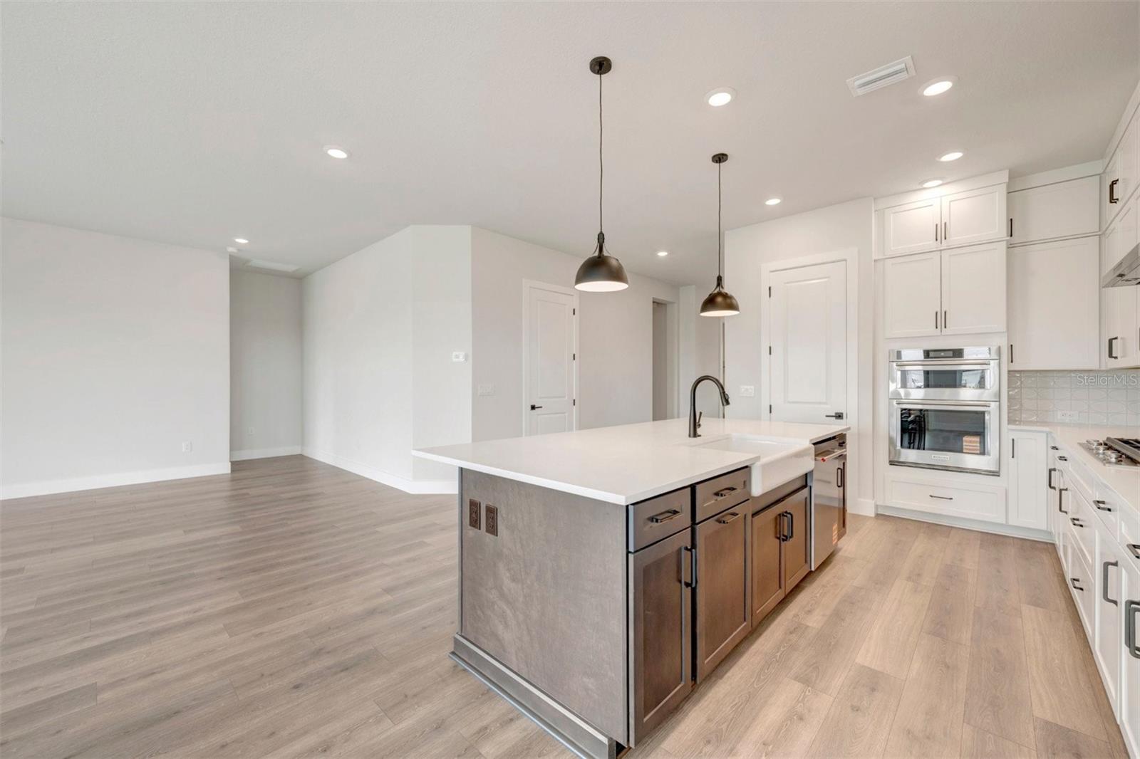 17526 FOXTAIL LOOP