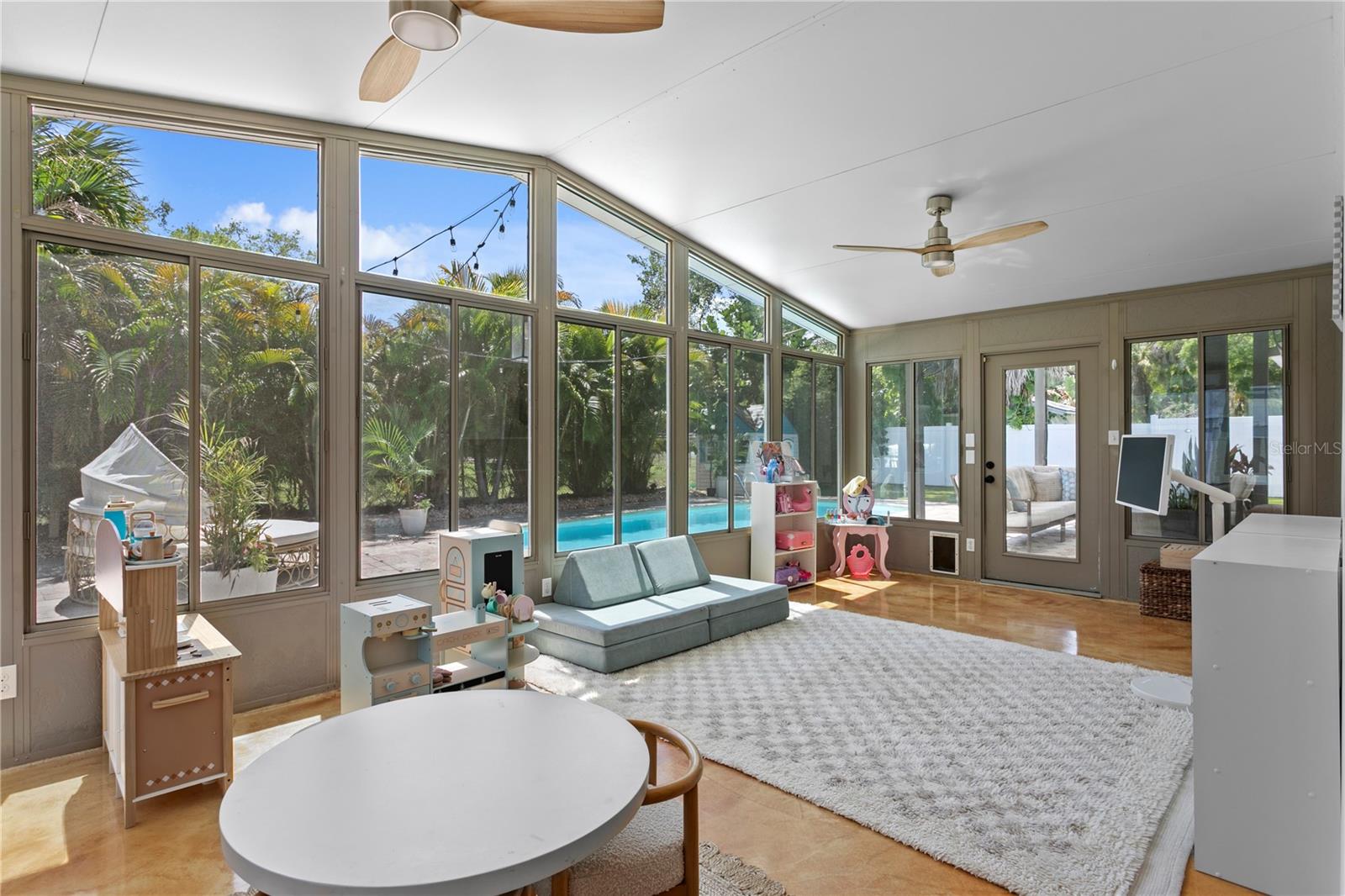 SUNSET PARK - Residential