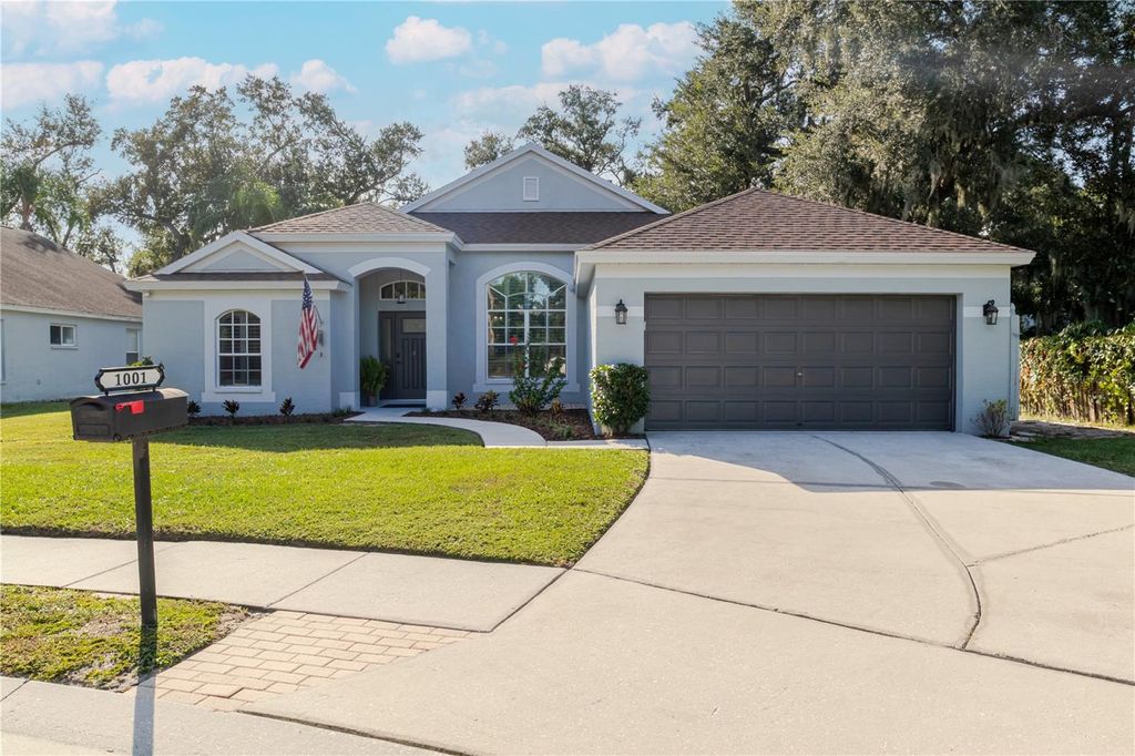 Photo of 1001 English Bluffs Court, Brandon, FL 33511 (MLS # TB8436537)