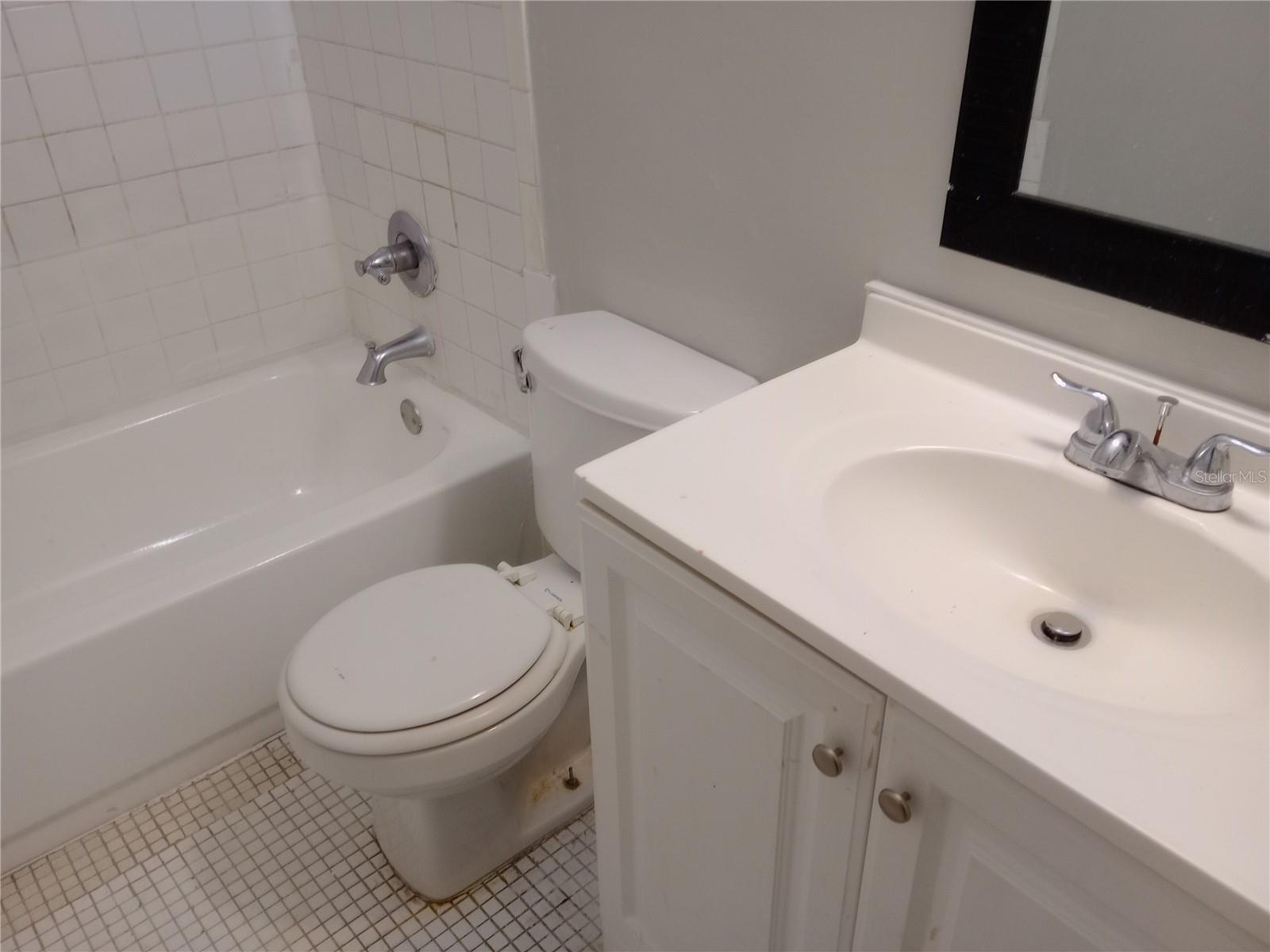 MASON & CARSWELLS HOLLY HILL - Residential Lease