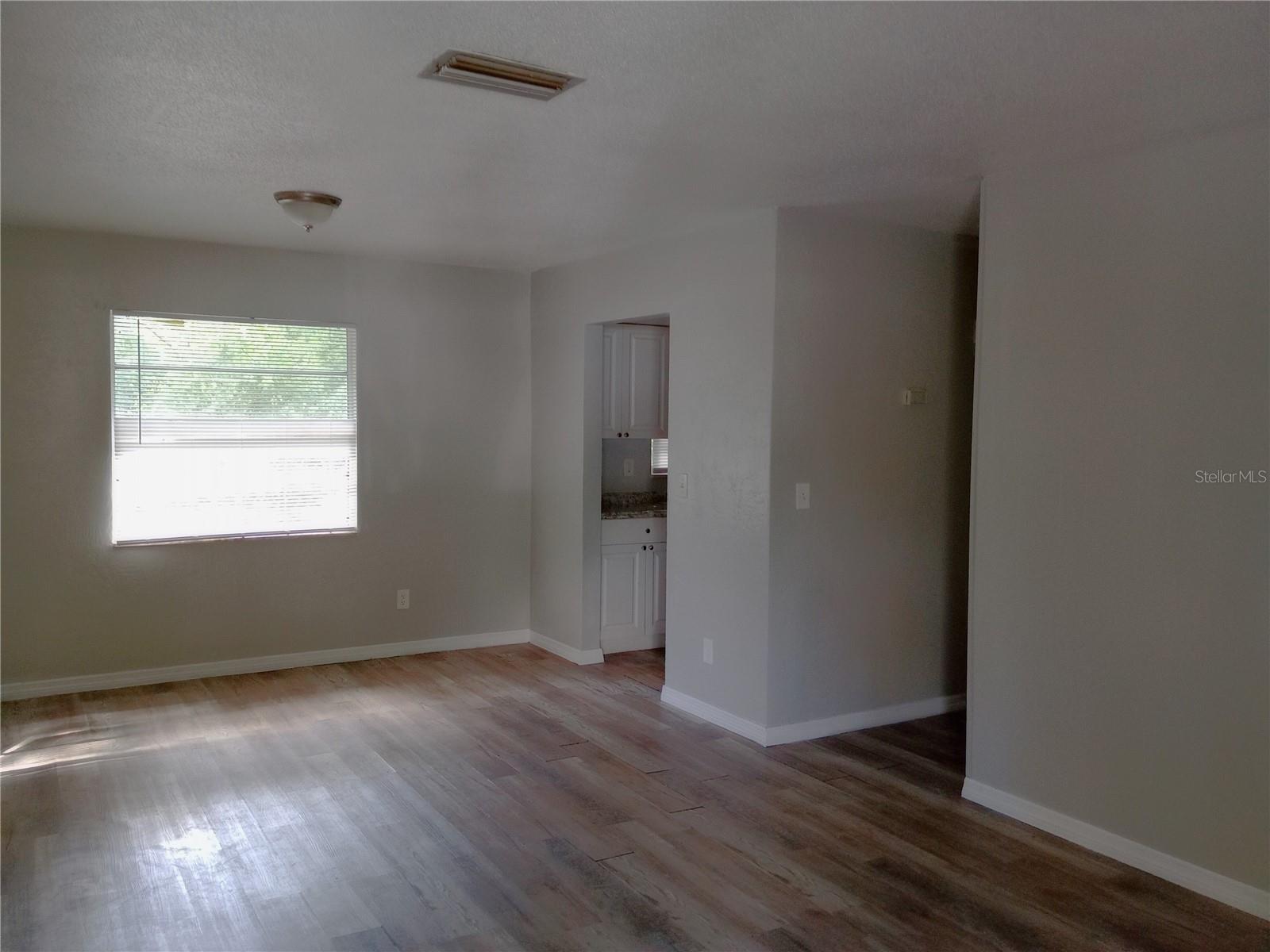 MASON & CARSWELLS HOLLY HILL - Residential Lease