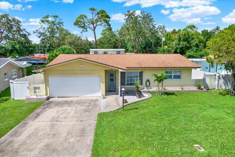 A home in SEMINOLE