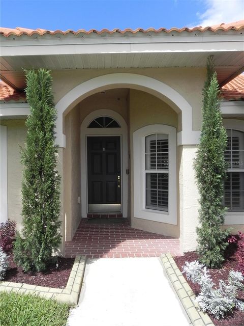 A home in WINTER HAVEN