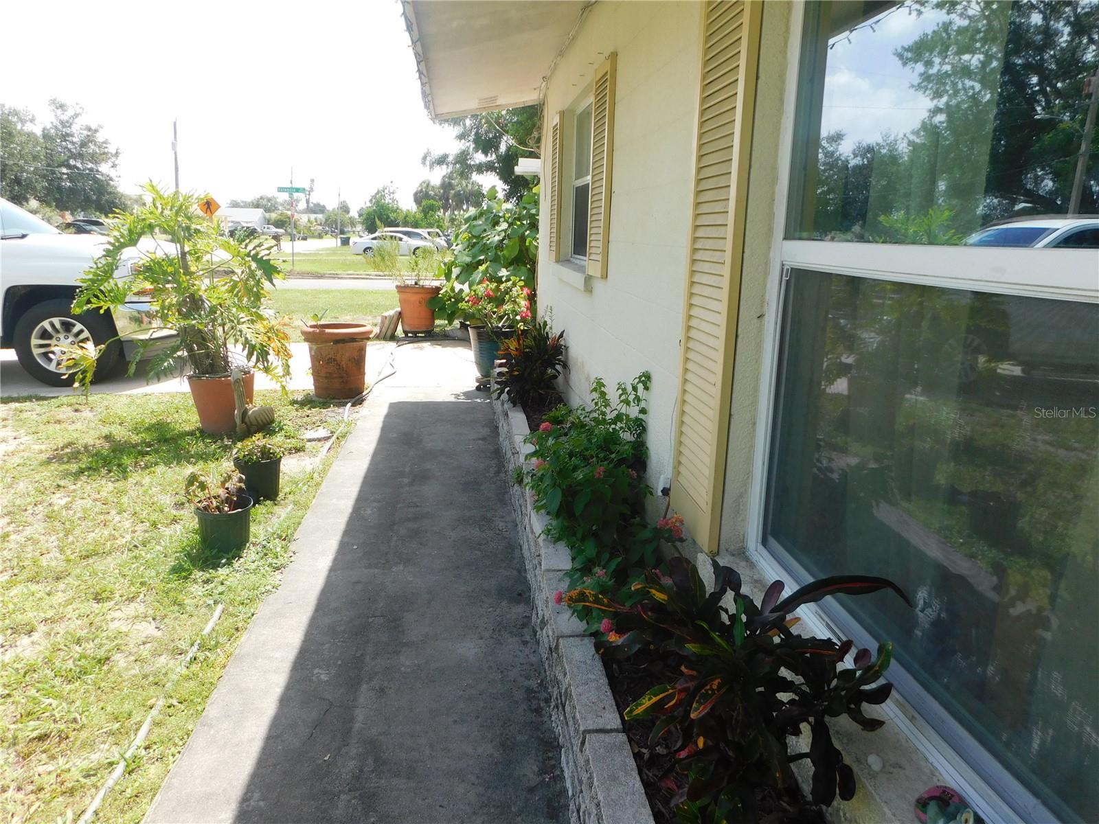 VENICE GARDENS - Residential Income