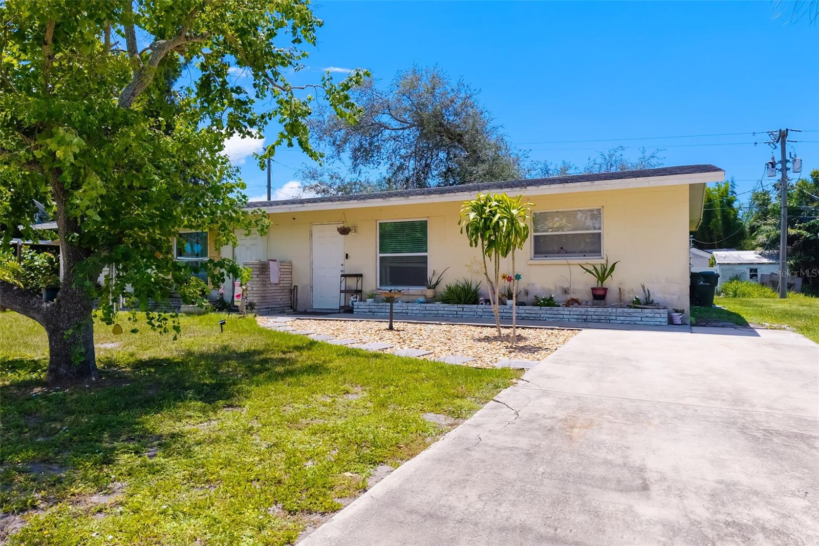 VENICE GARDENS - Residential Income
