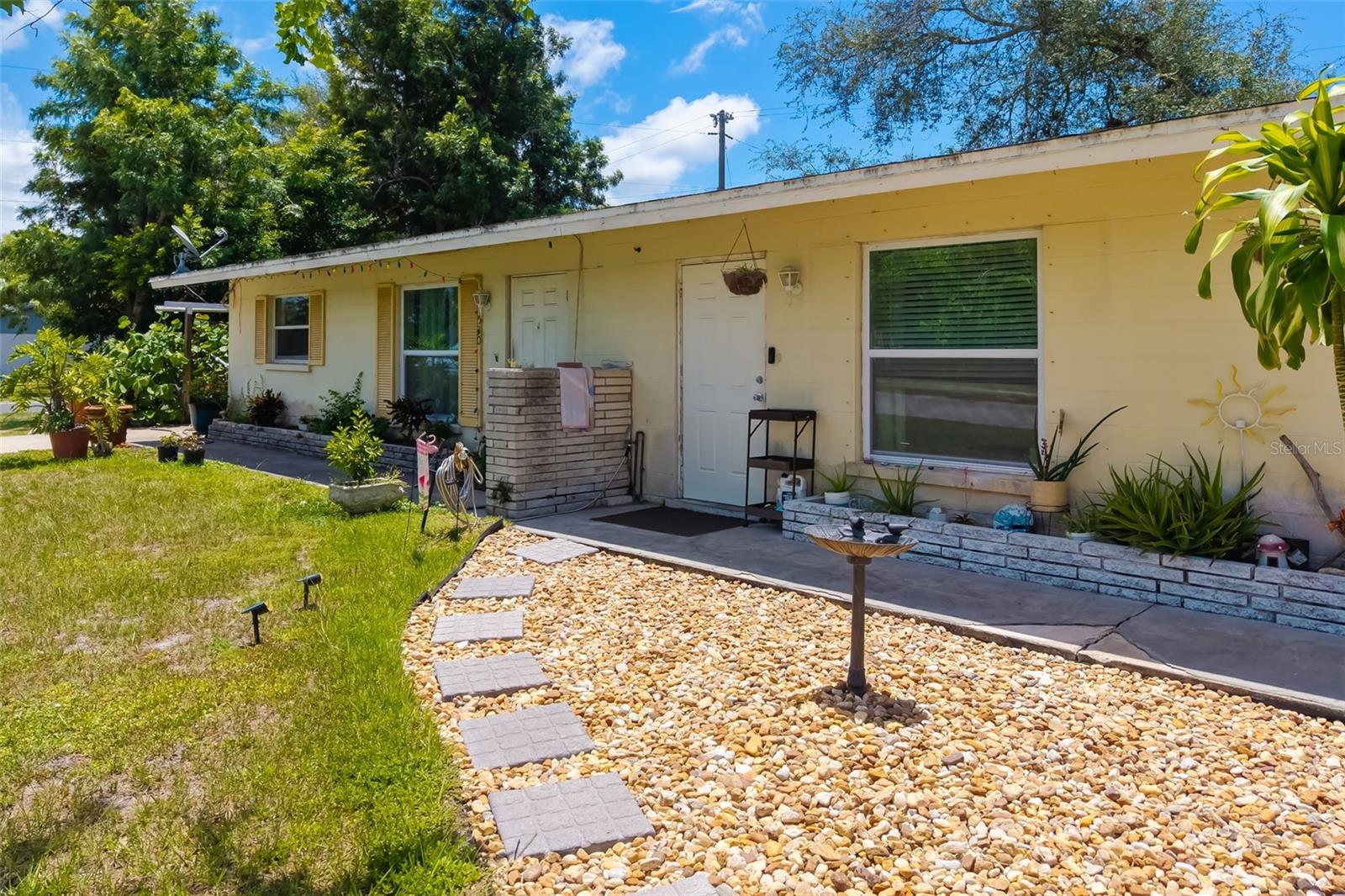 VENICE GARDENS - Residential Income