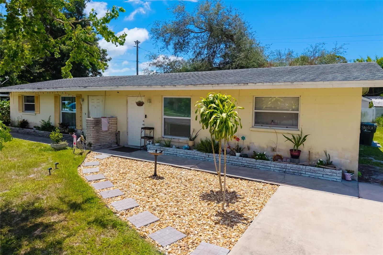 VENICE GARDENS - Residential Income