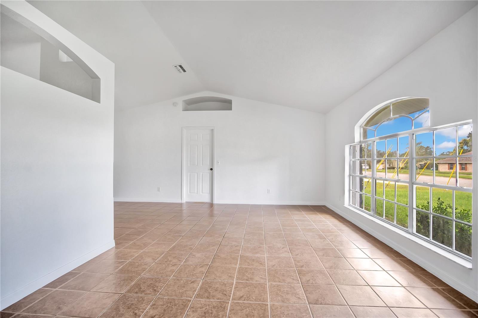 2113 N NORMANDY BOULEVARD