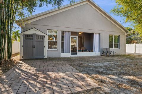 A home in ELLENTON