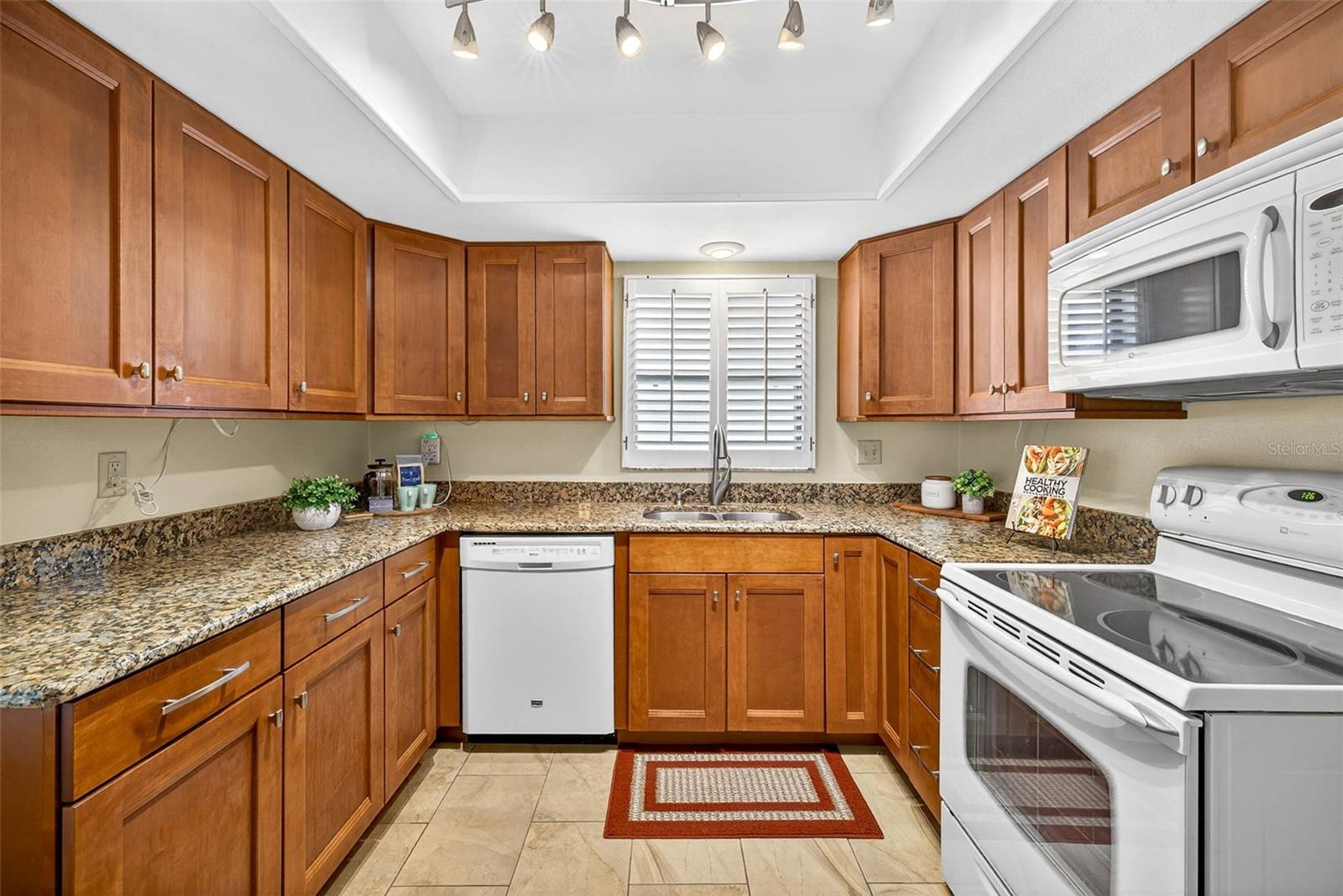 VISTA DEL RIO - Residential