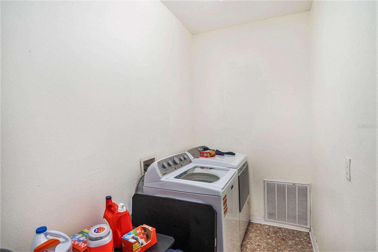 CLUBHOUSE ESTATES AT SUMMERFIE - Residential