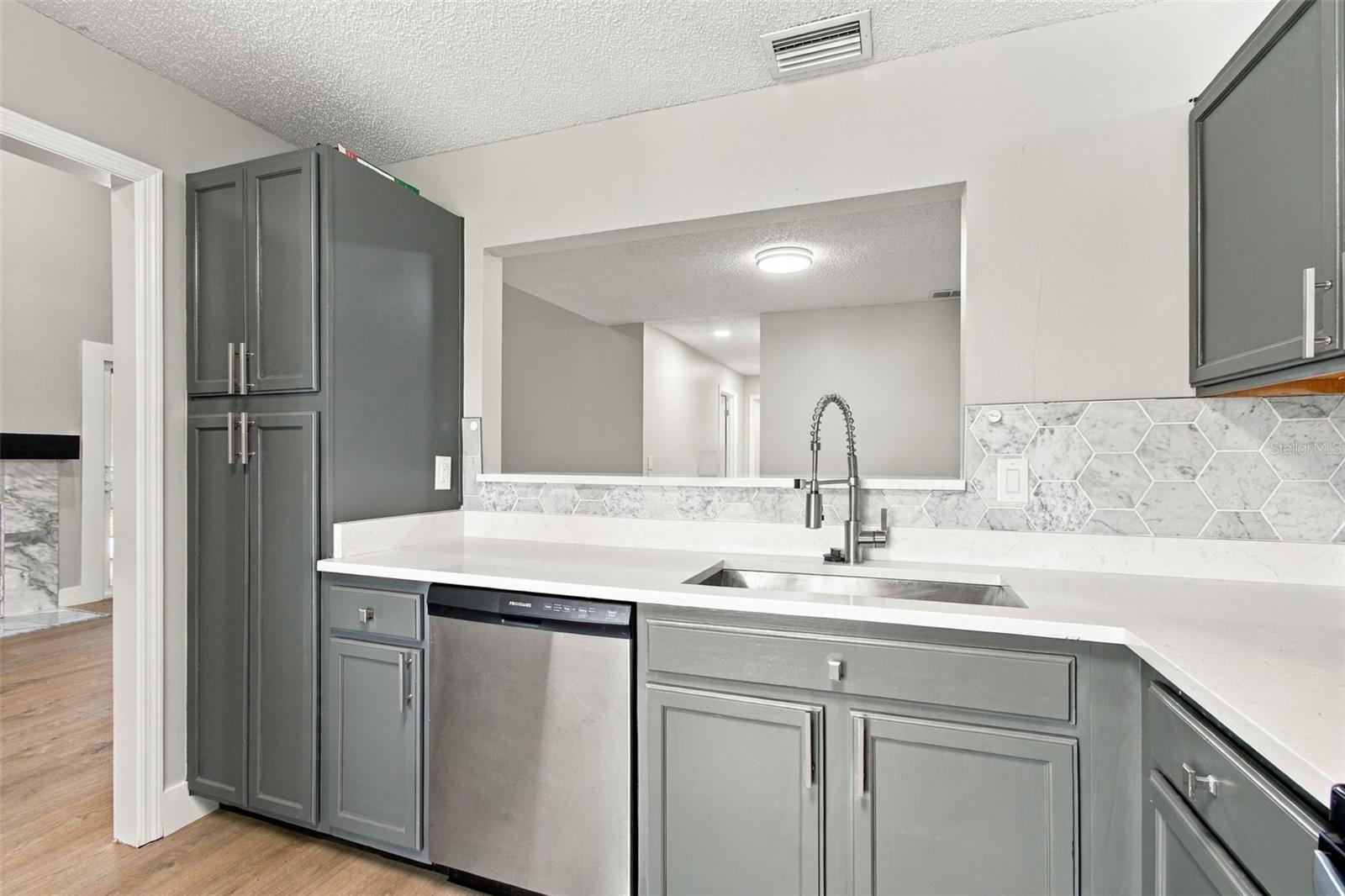 3118 VALLEY OAKS DRIVE