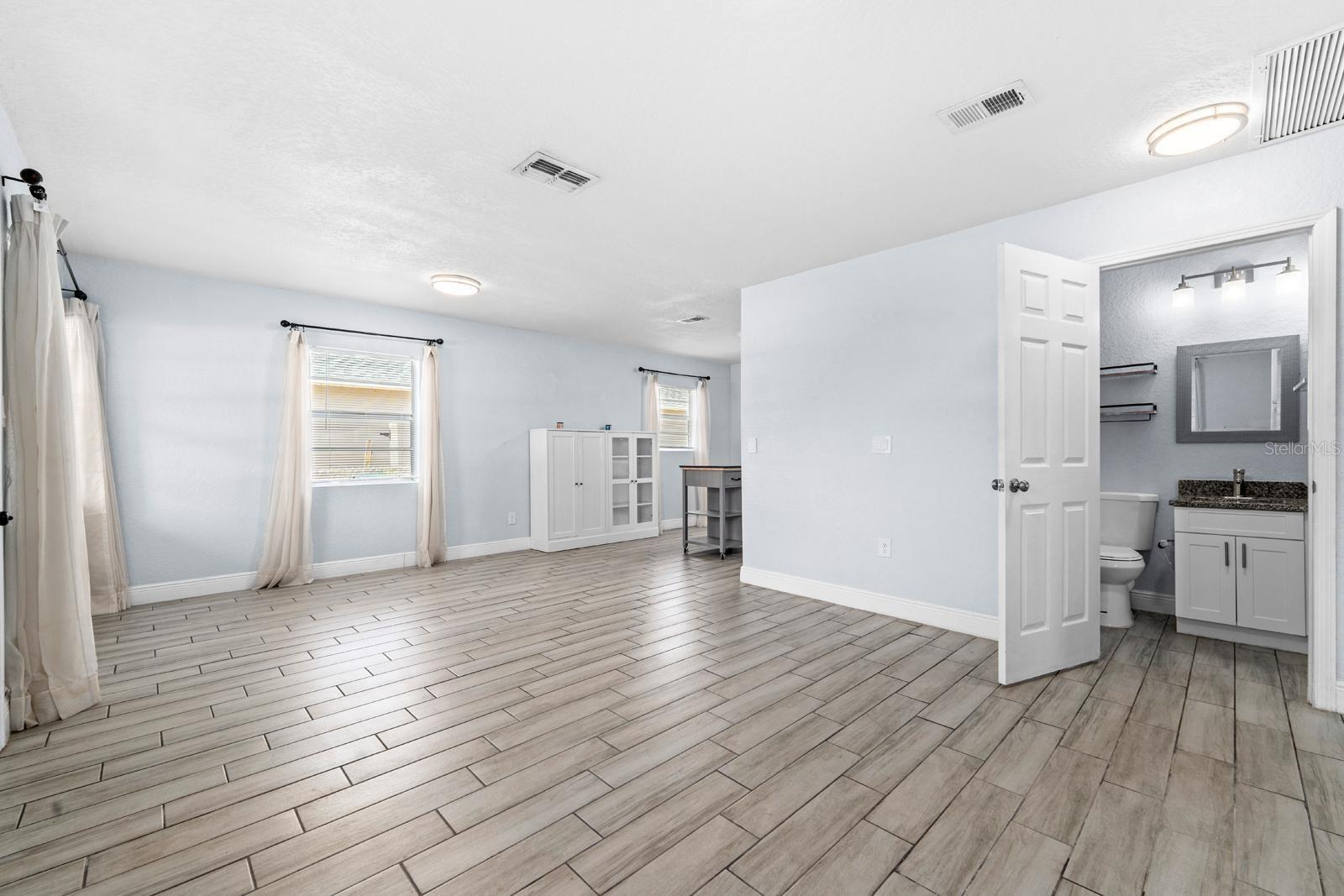 INTERBAY - Residential