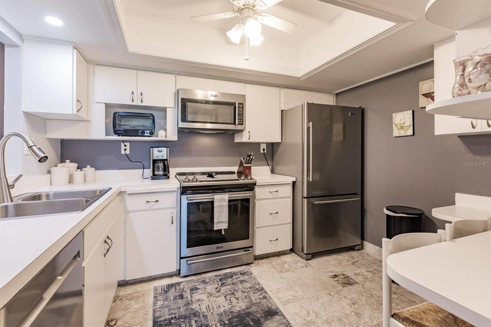 PEPPERTREE BAY IV - Residential Lease