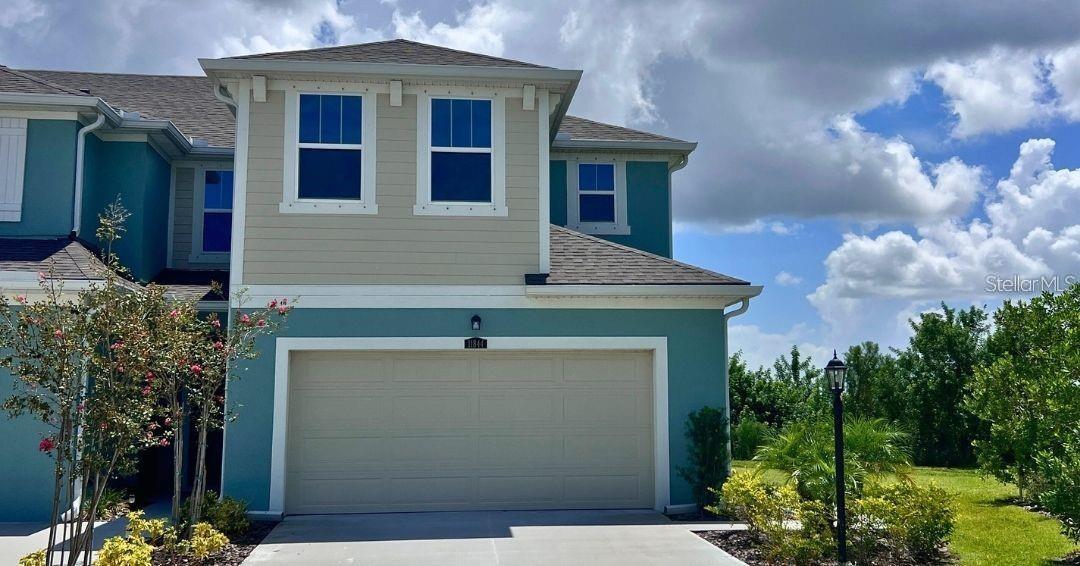 LAKEWOOD RANCH...This spacious Townhouse is an end unit which features 3 bedrooms & 2 and half bathrooms, each appointed with premium upgrades and features that will truly exceed your expectations. Open concept floor plan, with an updated modern kitchen that will please any cook with quartz countertops and high-end stainless steel appliances. The main bedroom offers a large walk in closet and a luxurious en-suite bathroom. The two additional bedrooms also provide plenty of space and storage. Relax in the screened lanai with your morning coffee or in the evening with your favorite beverage. This communities has many amenities such as, a community pool, fitness center,
including shopping, dining. Close proximity to parks, golf courses and beautiful, pristine beaches. Don't miss out on the opportunity to live in a community that is highly desirable. Come and experience Lakewood Ranch living. Call now to schedule a viewing.