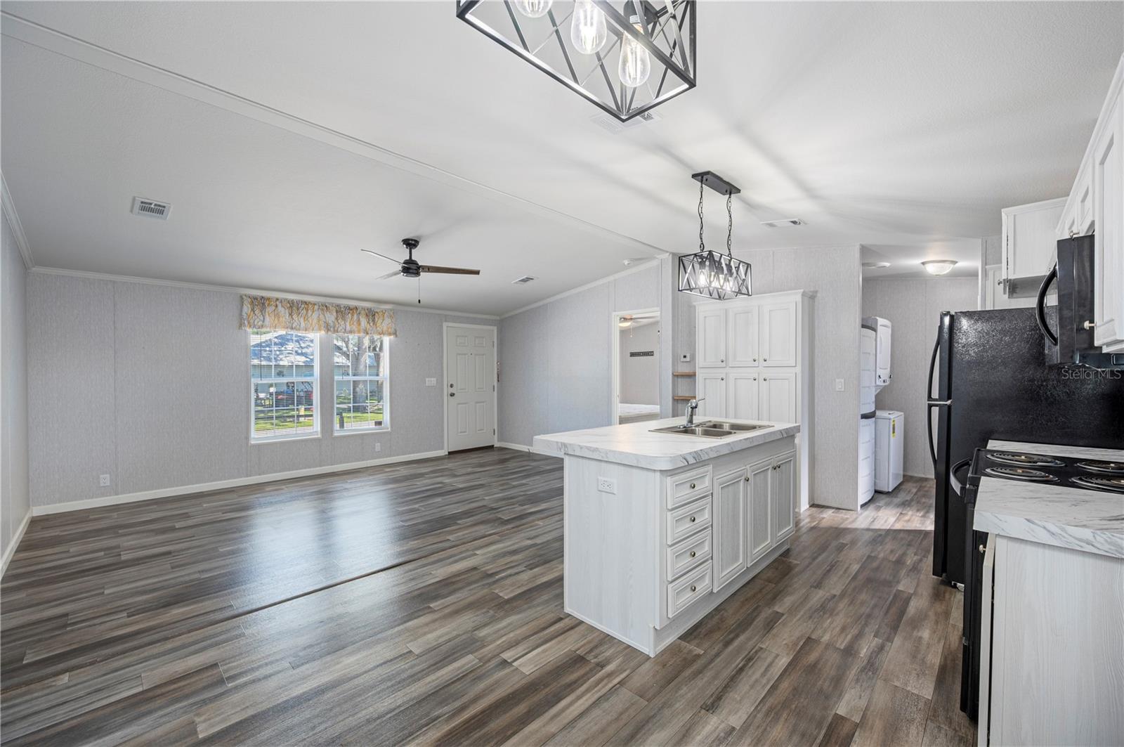 SADDLEBAG LAKE - Residential