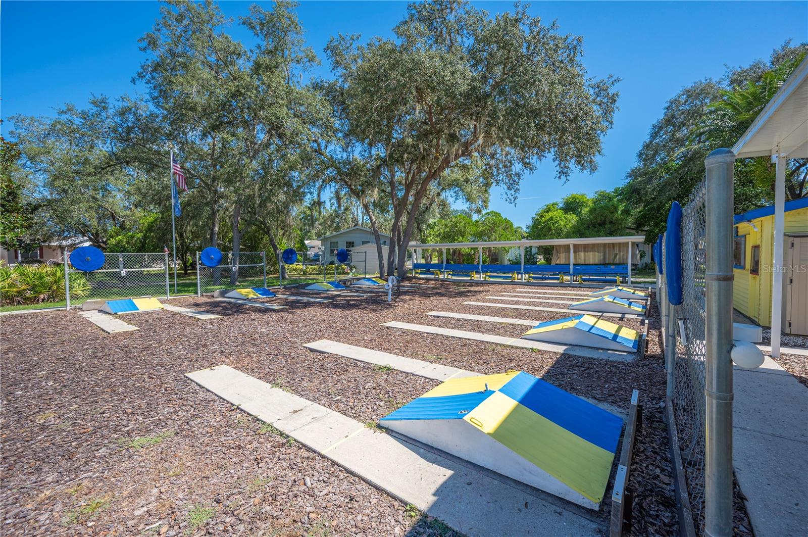 SADDLEBAG LAKE - Residential