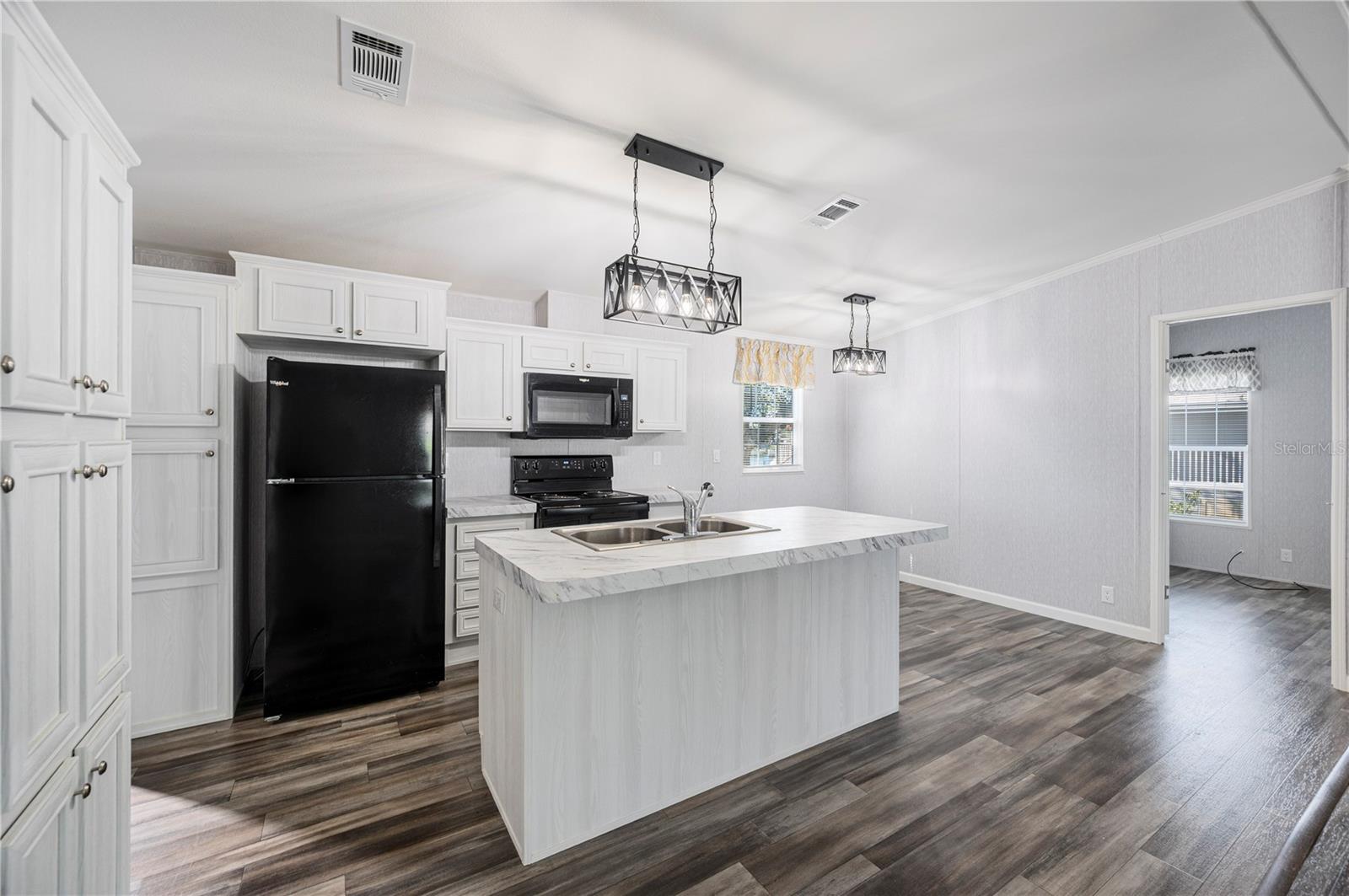 SADDLEBAG LAKE - Residential