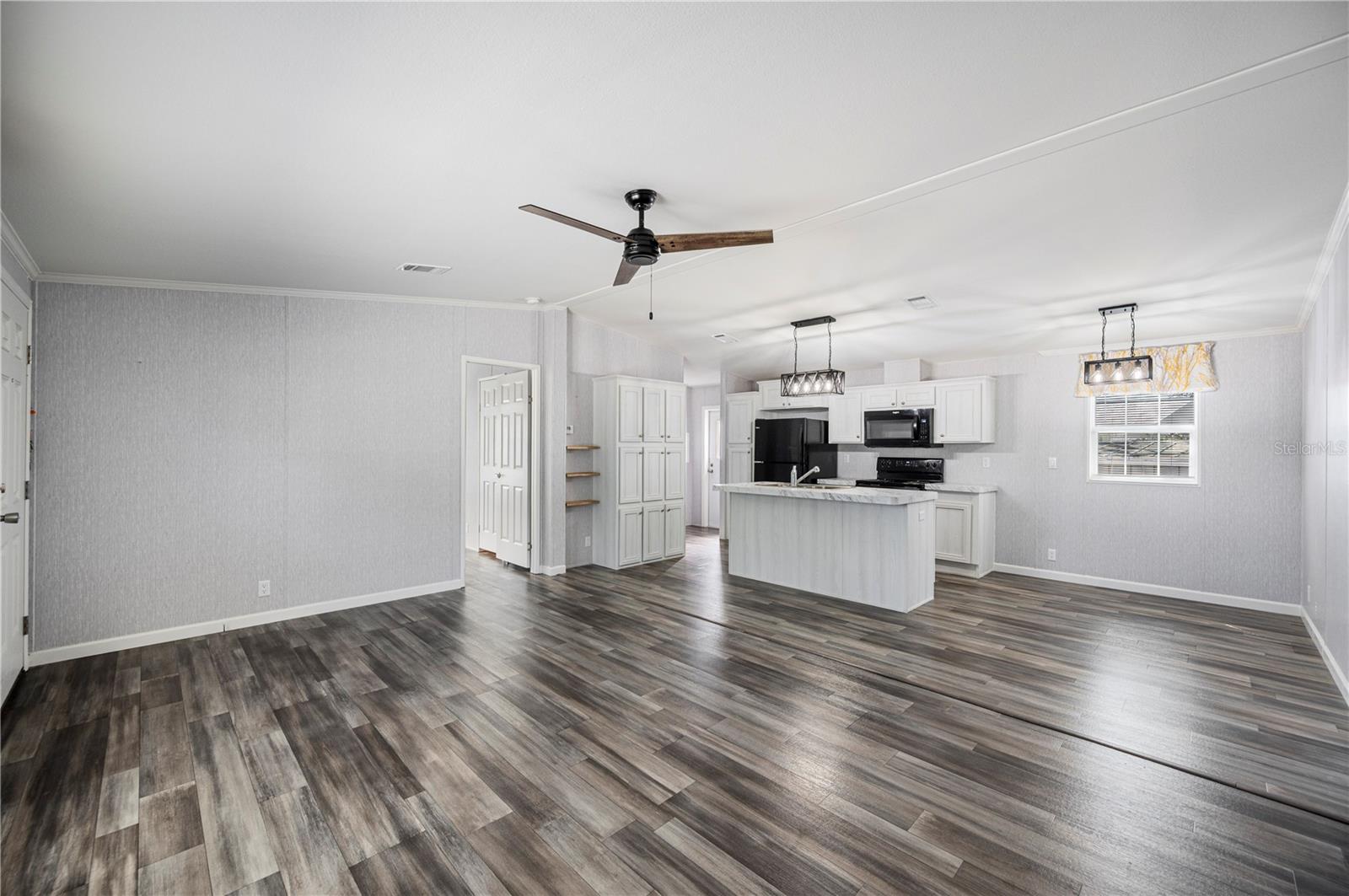SADDLEBAG LAKE - Residential