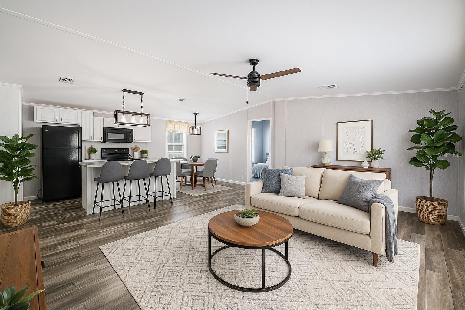 SADDLEBAG LAKE - Residential