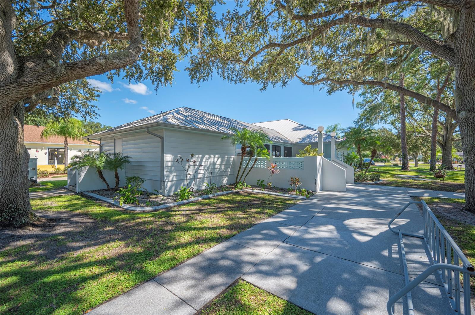 SADDLEBAG LAKE - Residential