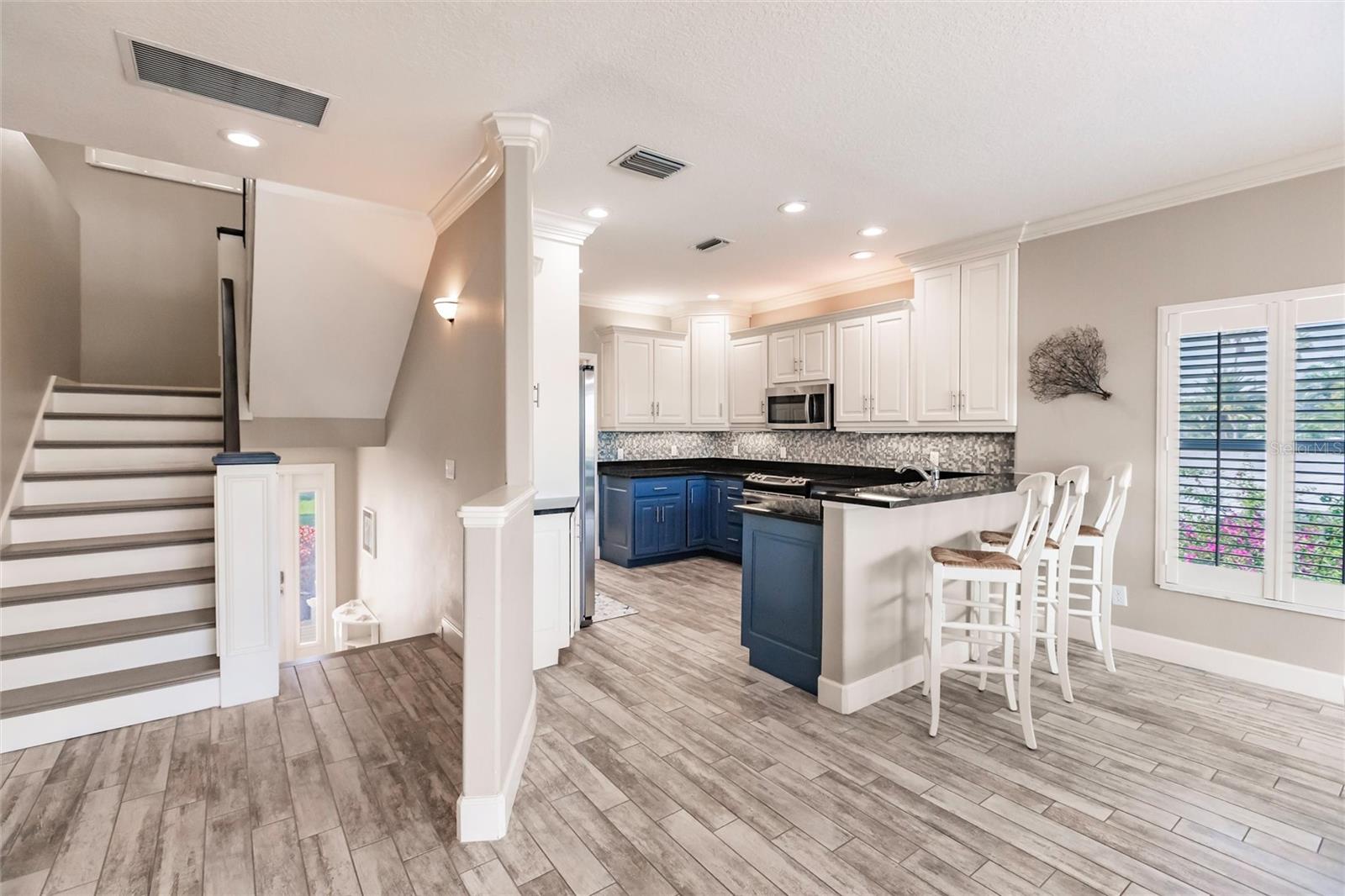 LAKE LA VISTA REP - Residential