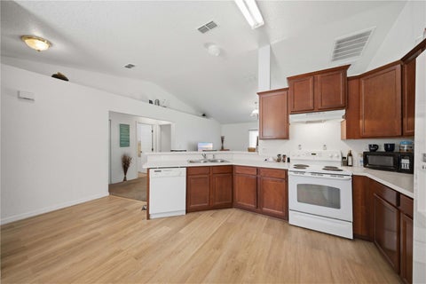 Tiny photo for 8 Oak Run Court, Ocala, FL 34472 (MLS # OM734446)