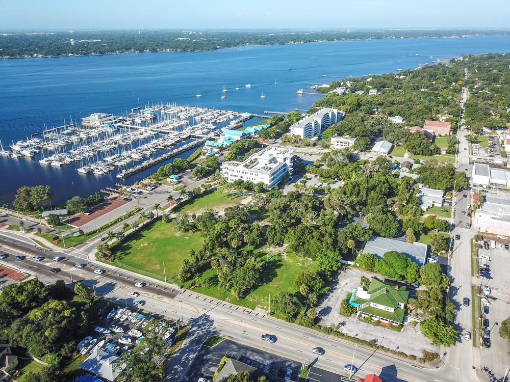 834 RIVERSIDE DRIVE