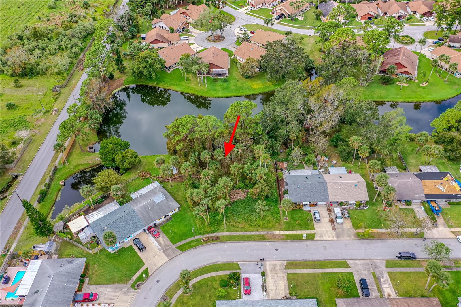 HIDDEN VILLAGE - Land