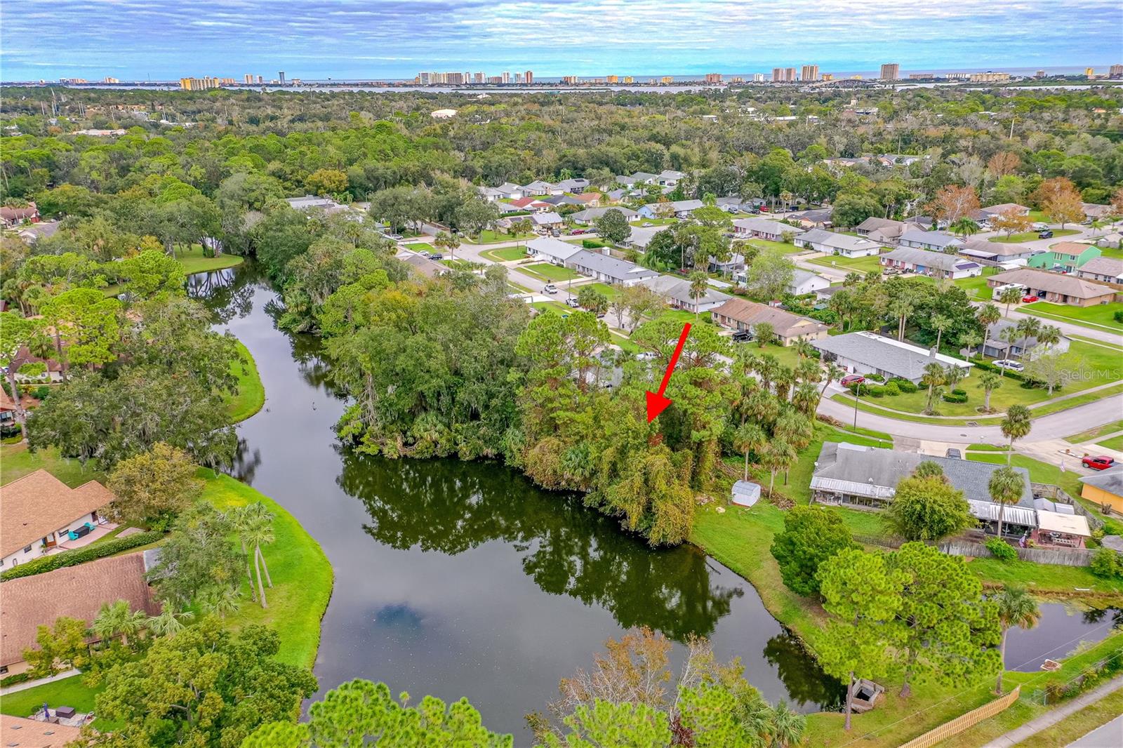 HIDDEN VILLAGE - Land