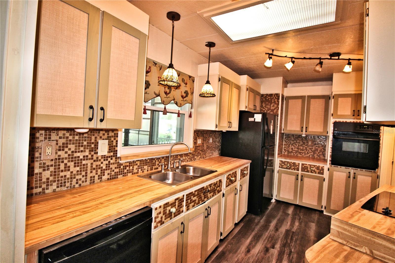 LAUREL WOOD MOBILE ESTATES UNIT 4 - Residential