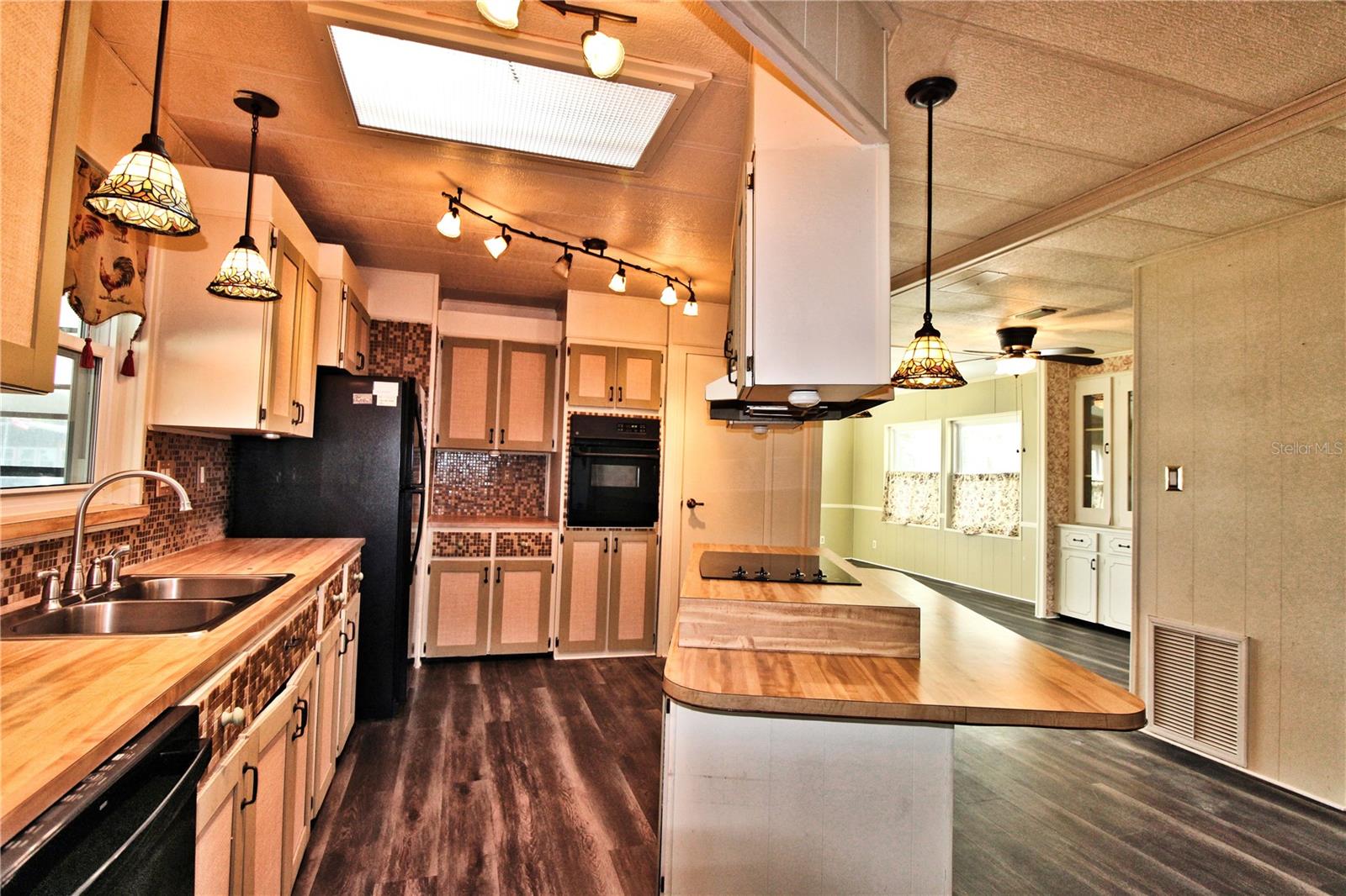 LAUREL WOOD MOBILE ESTATES UNIT 4 - Residential