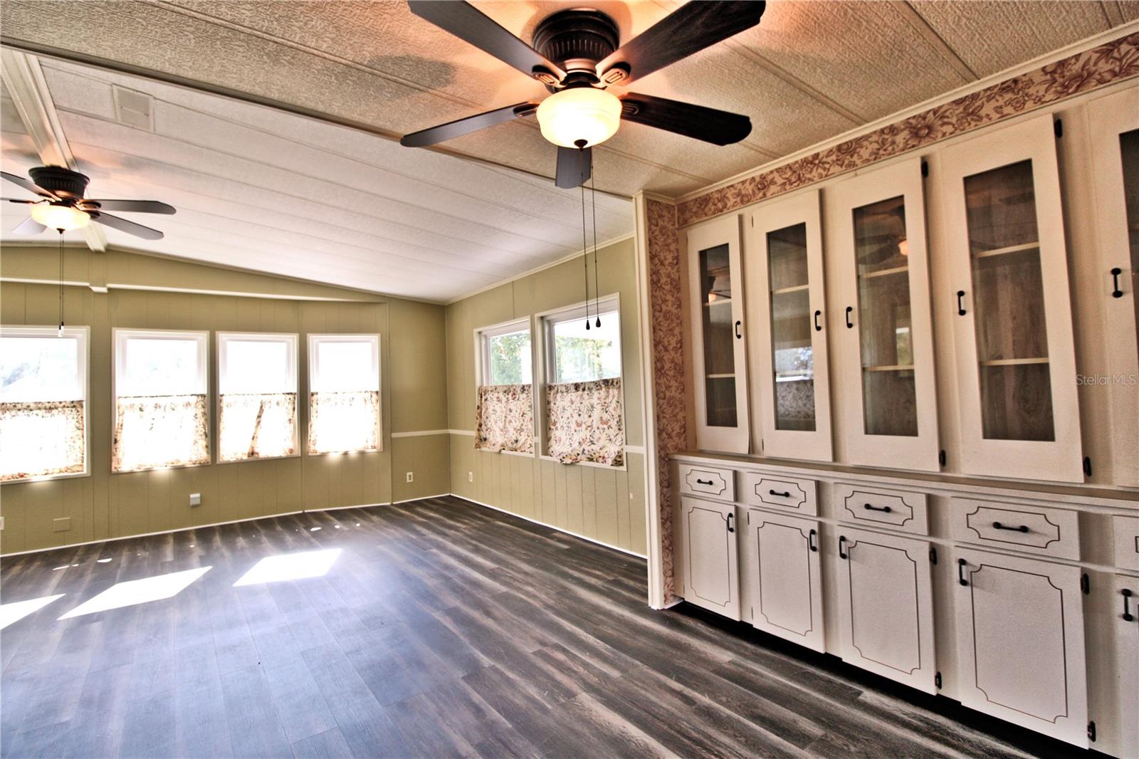 LAUREL WOOD MOBILE ESTATES UNIT 4 - Residential