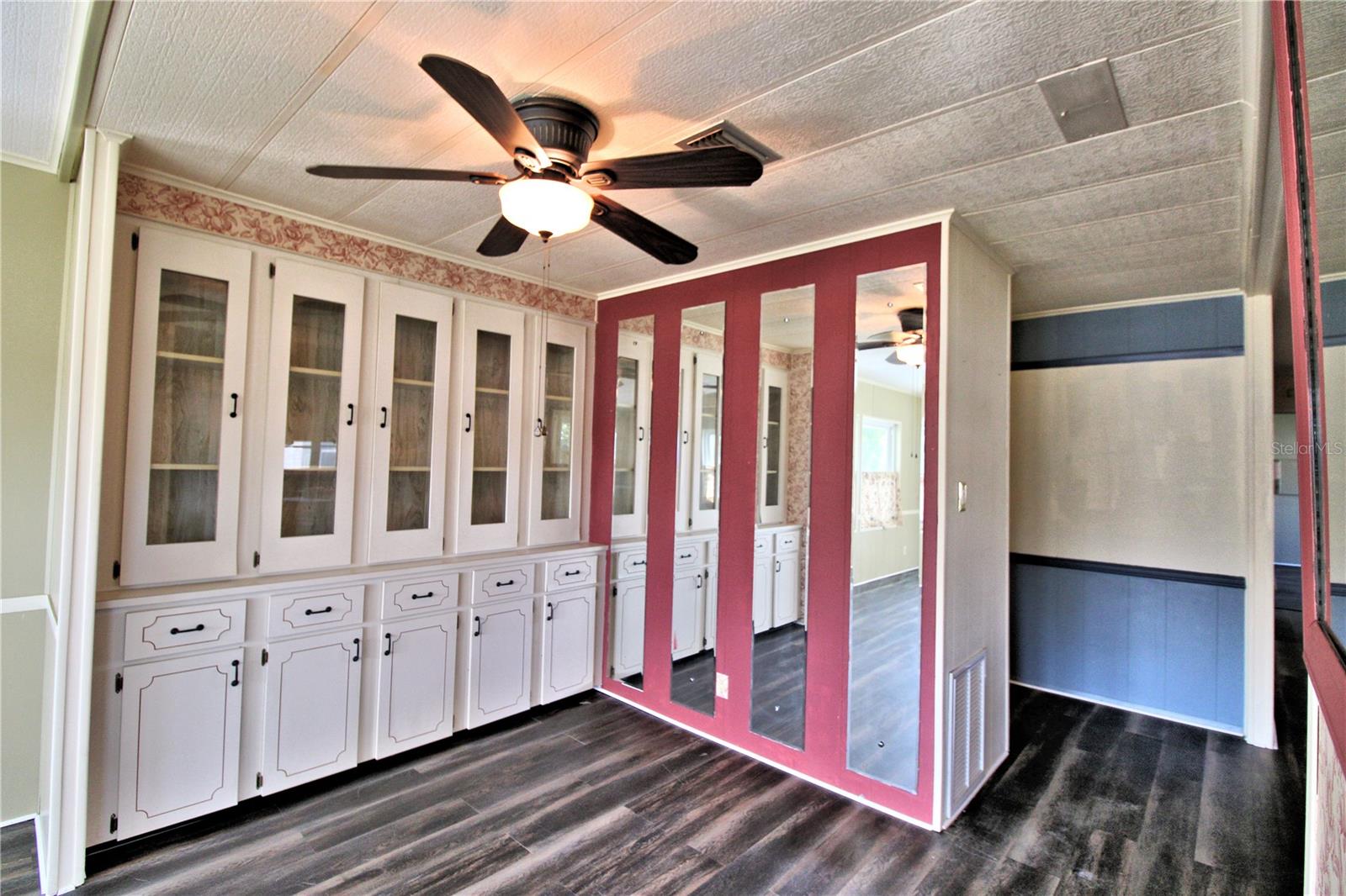 LAUREL WOOD MOBILE ESTATES UNIT 4 - Residential