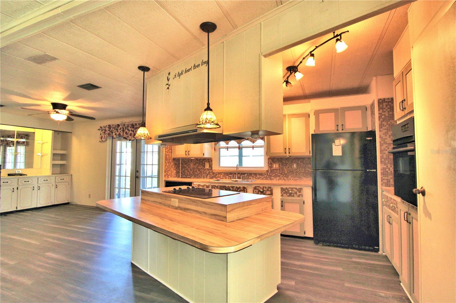 LAUREL WOOD MOBILE ESTATES UNIT 4 - Residential