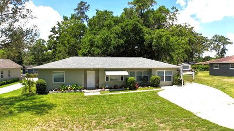 Photo of 2810 SE Lake Weir Avenue, Ocala, FL 34471 (MLS # OM703065) Photo of 2810 SE Lake Weir Avenue, Ocala, FL 34471 (MLS # OM703065)