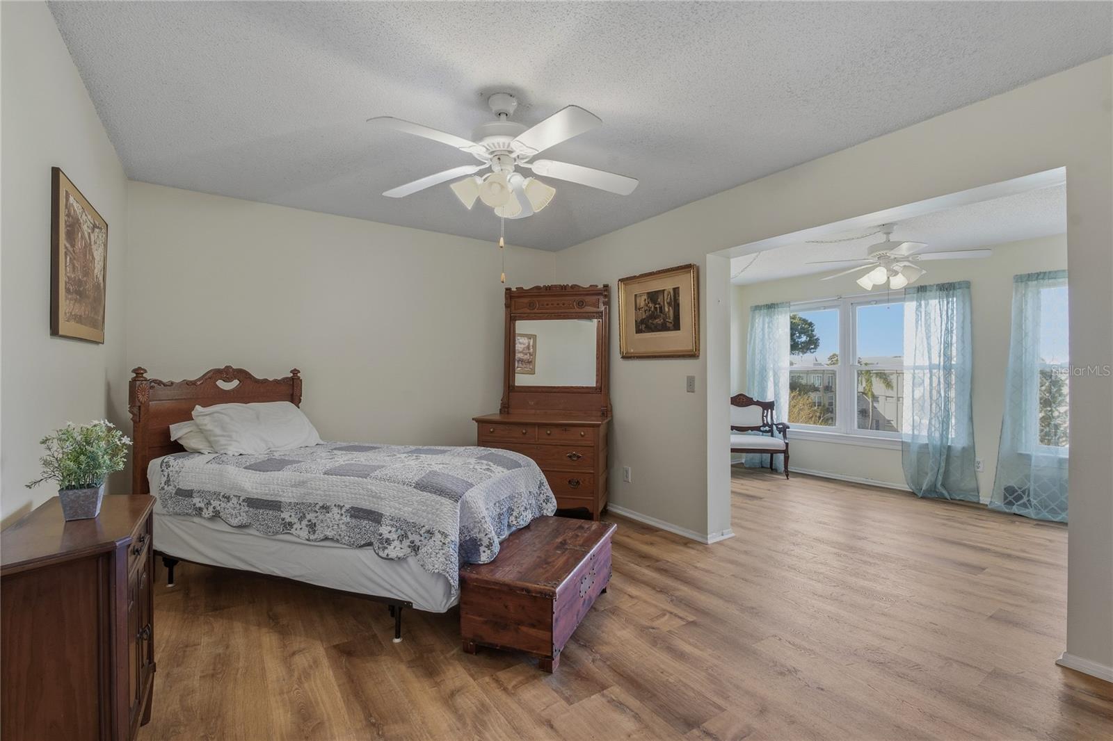 ON TOP OF THE WORLD - Residential