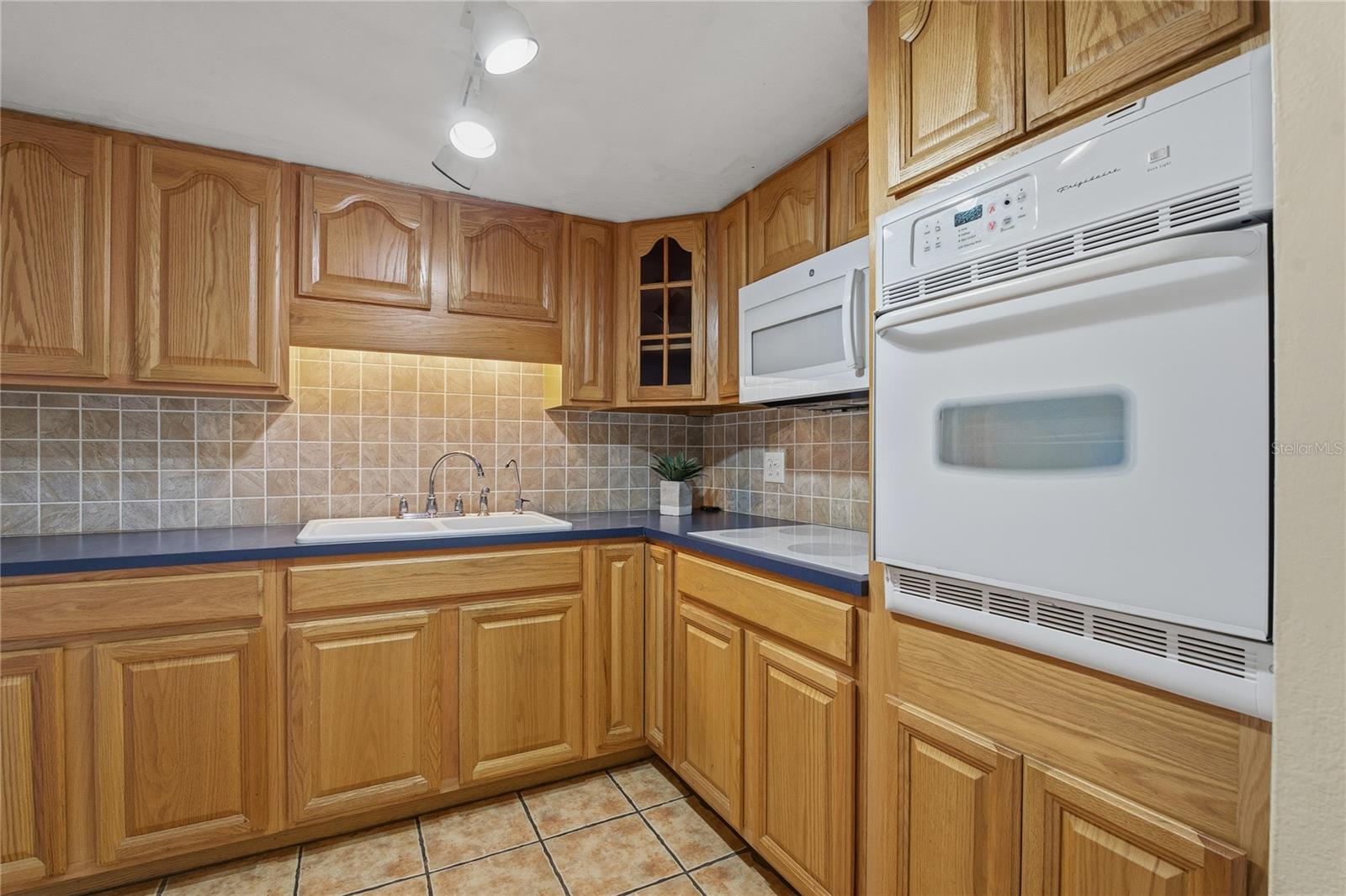 ON TOP OF THE WORLD - Residential