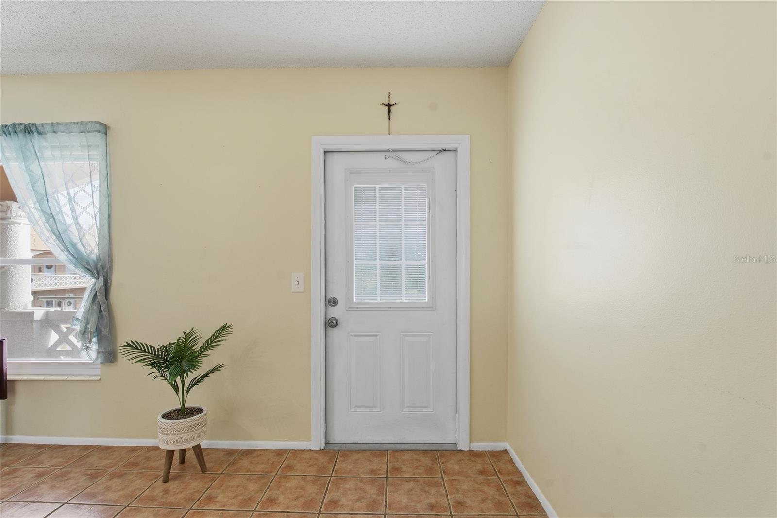 ON TOP OF THE WORLD - Residential