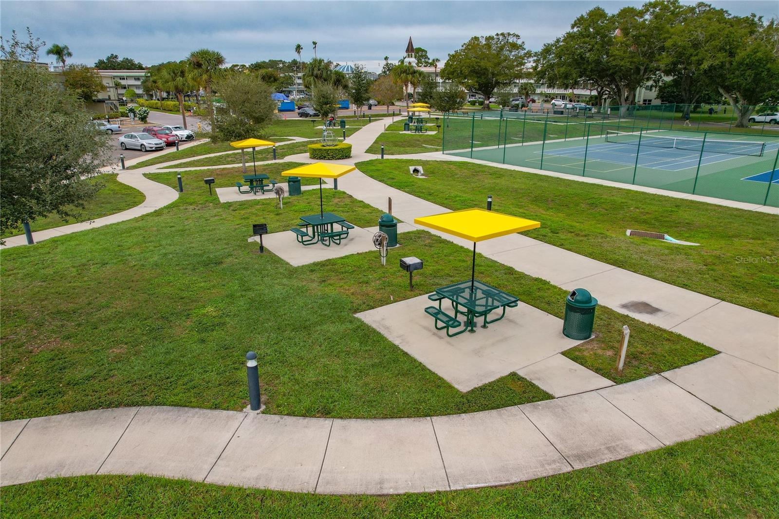 ON TOP OF THE WORLD - Residential