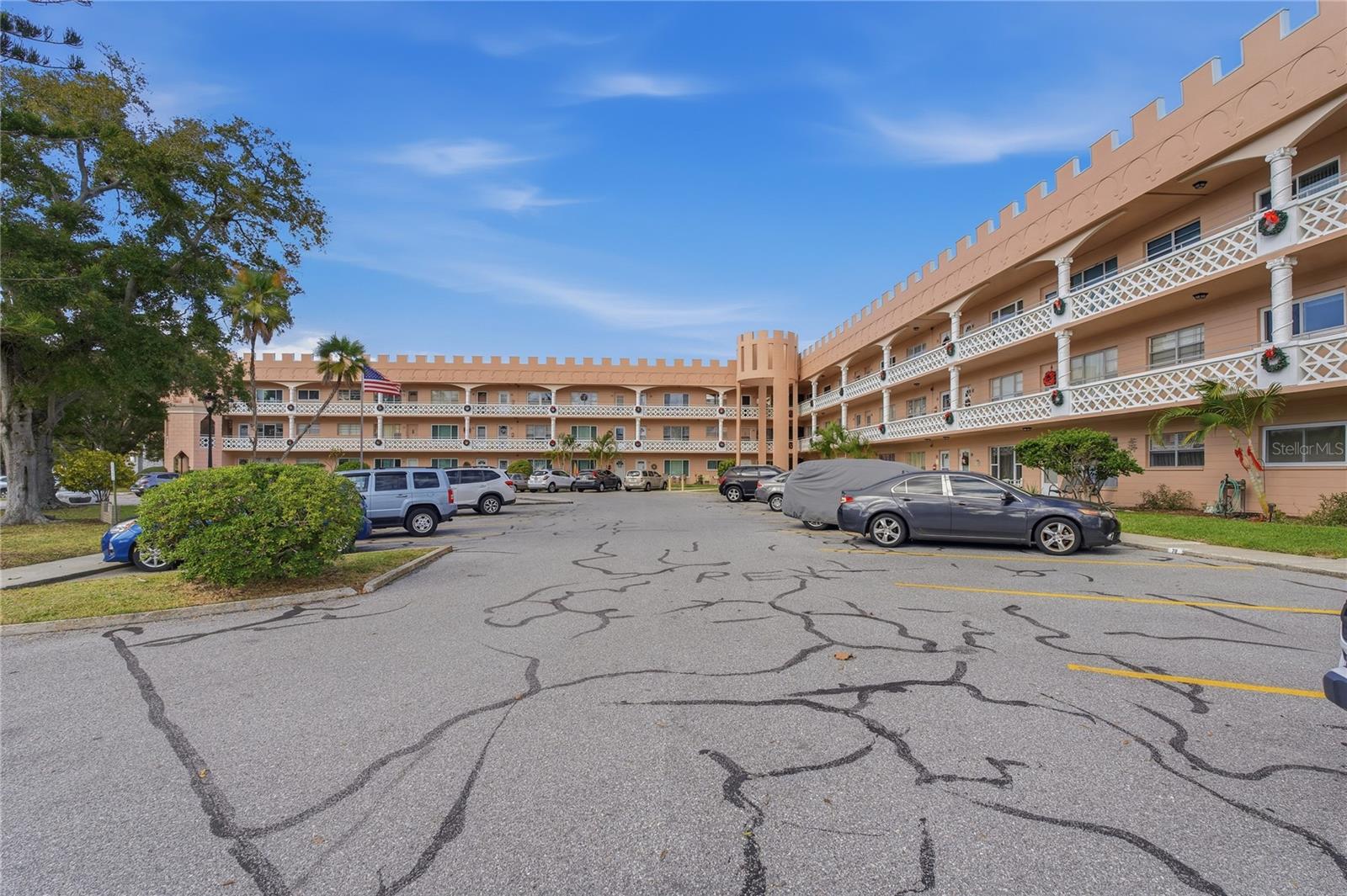 ON TOP OF THE WORLD - Residential