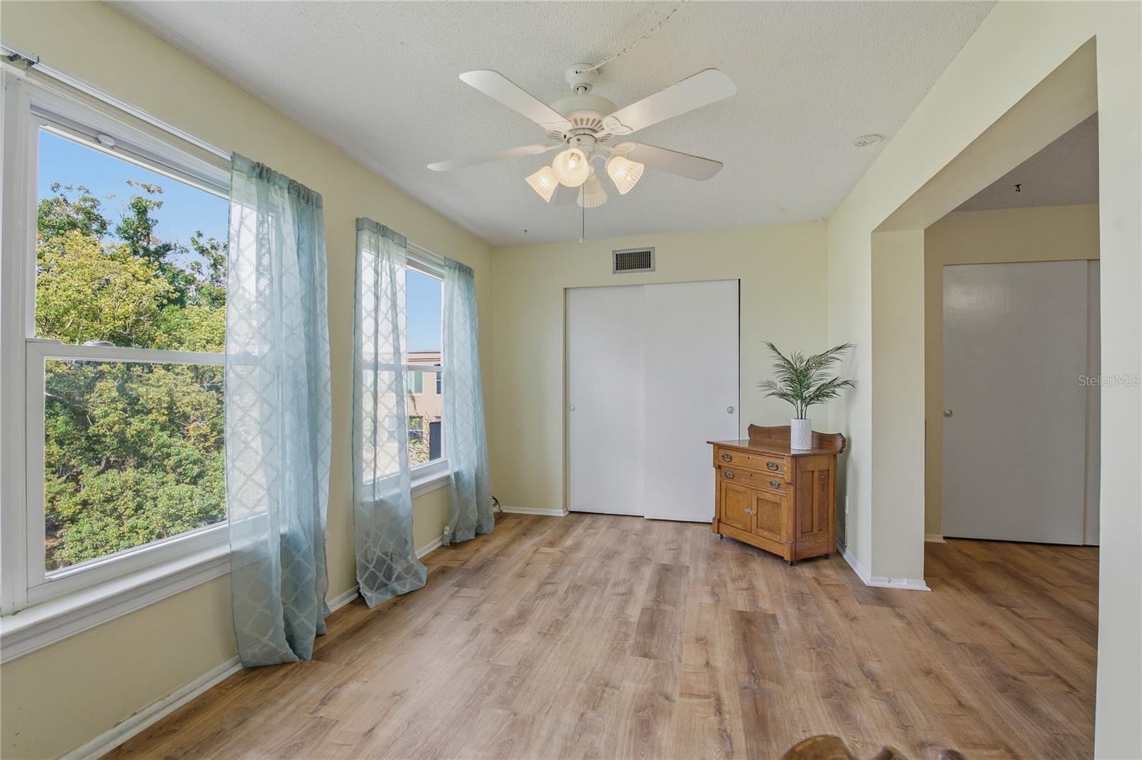 ON TOP OF THE WORLD - Residential