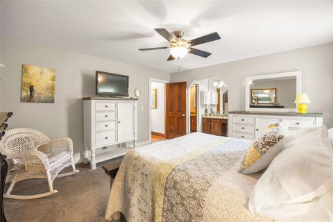 Tiny photo for 6100 Avenue F, Mc Intosh, FL 32664 (MLS # OM710203)