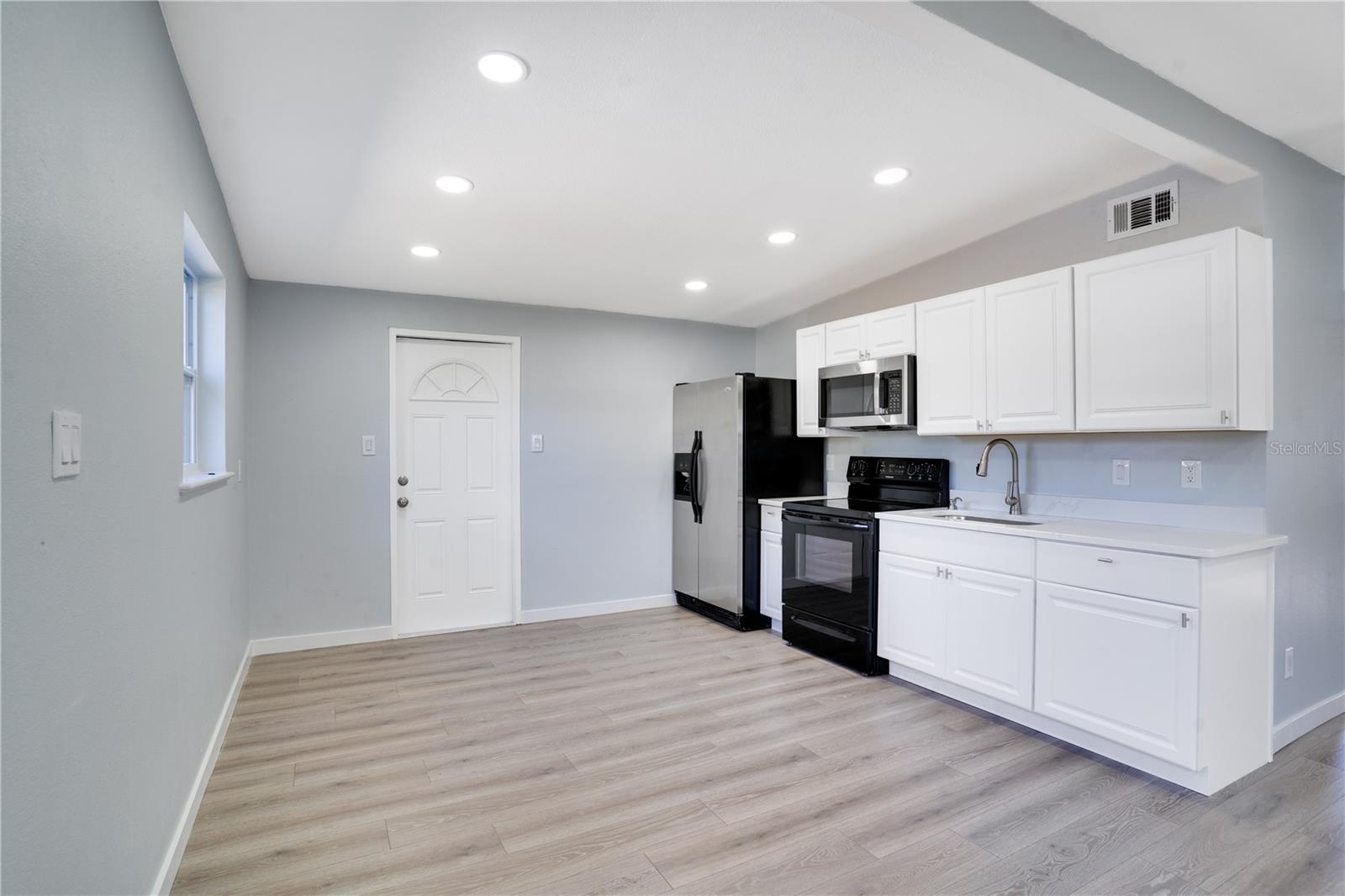 BAY BREEZE - Residential