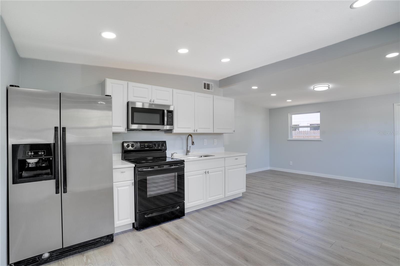 BAY BREEZE - Residential