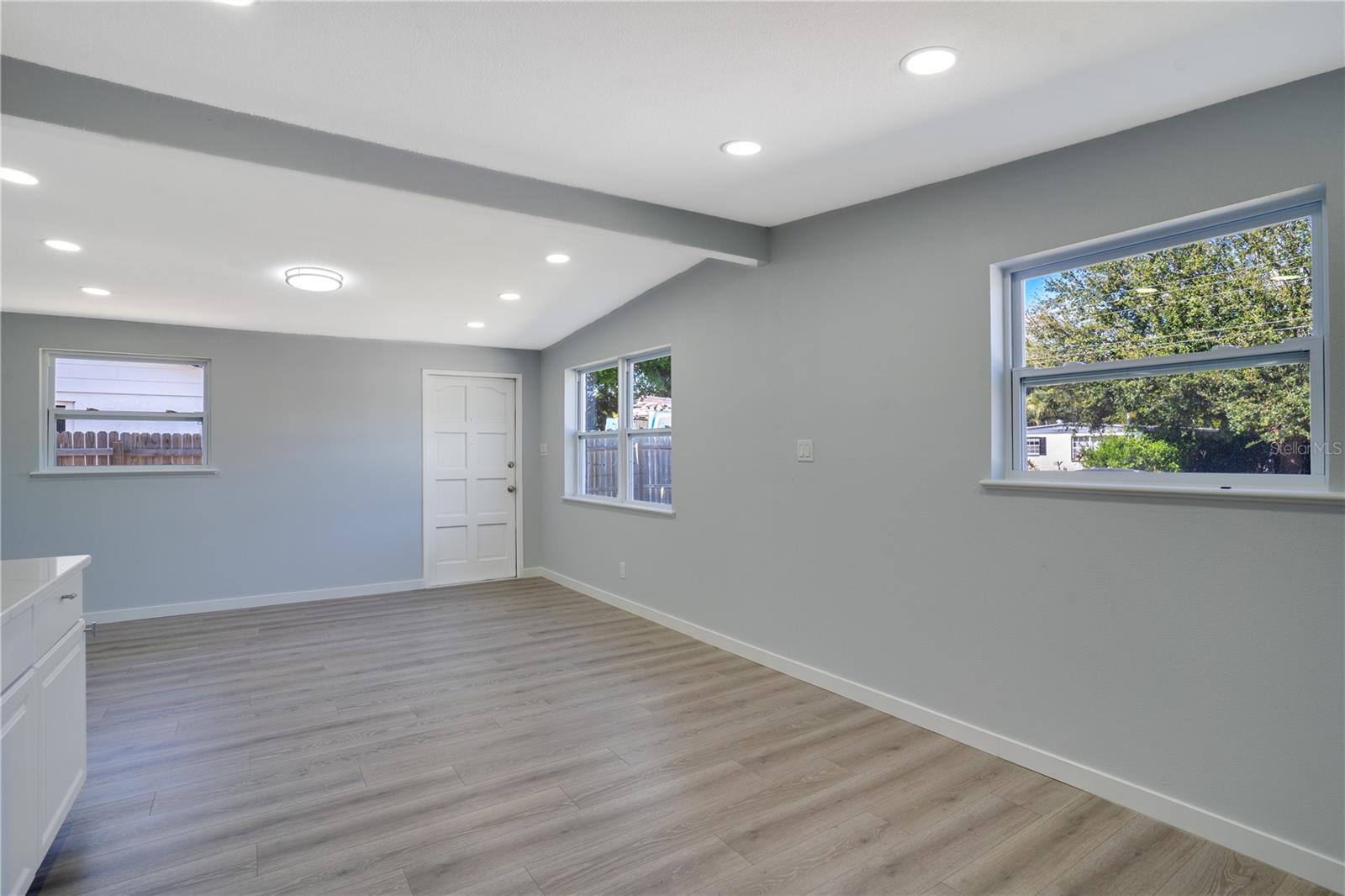 BAY BREEZE - Residential