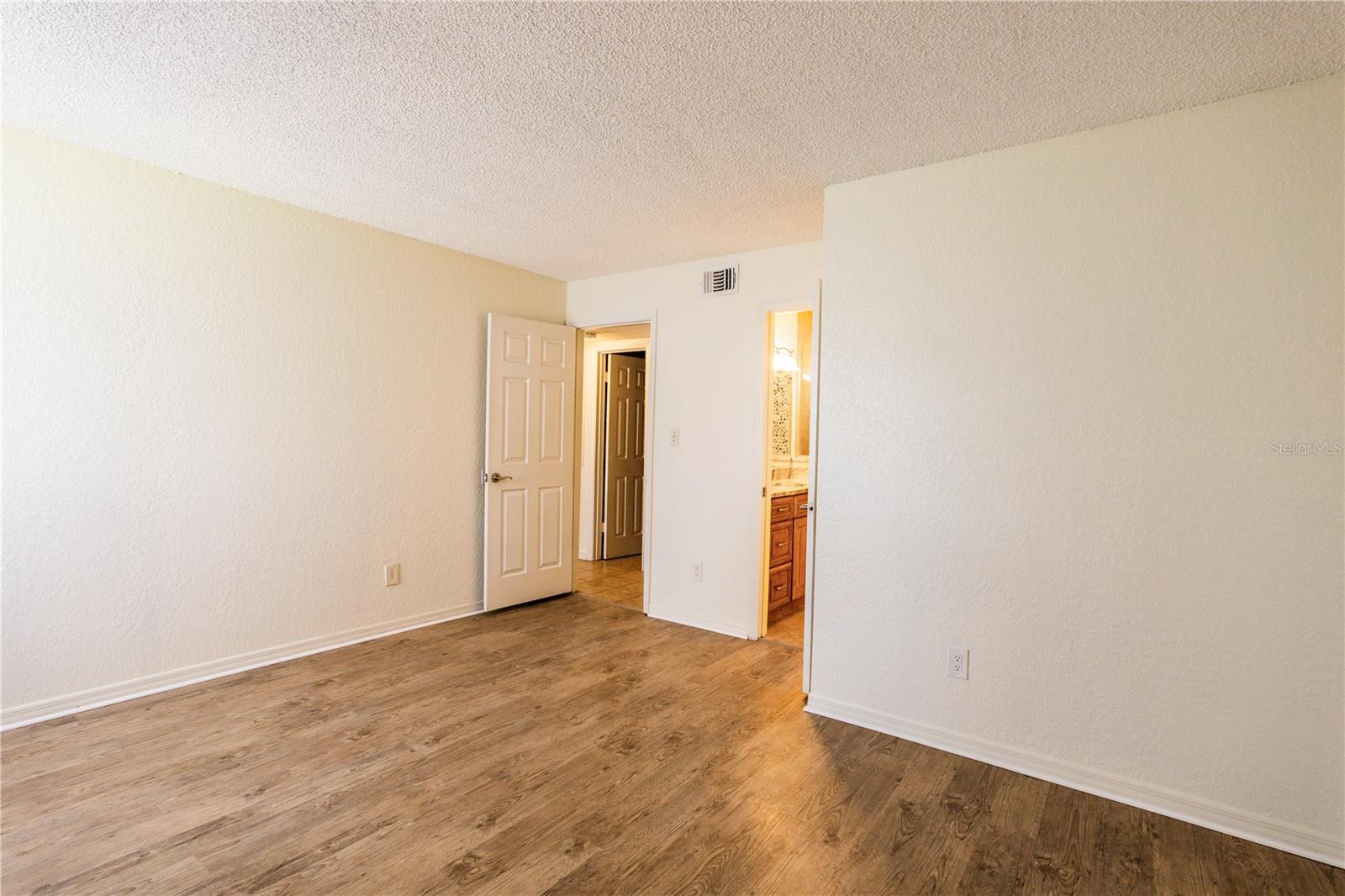 PARKVIEW VILLAGE - Residential Lease